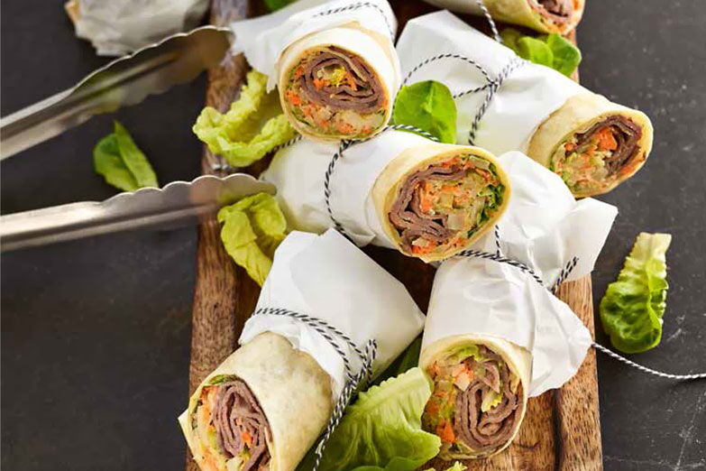 Foto von Tortilla-Wraps mit Roastbeef und Coleslaw